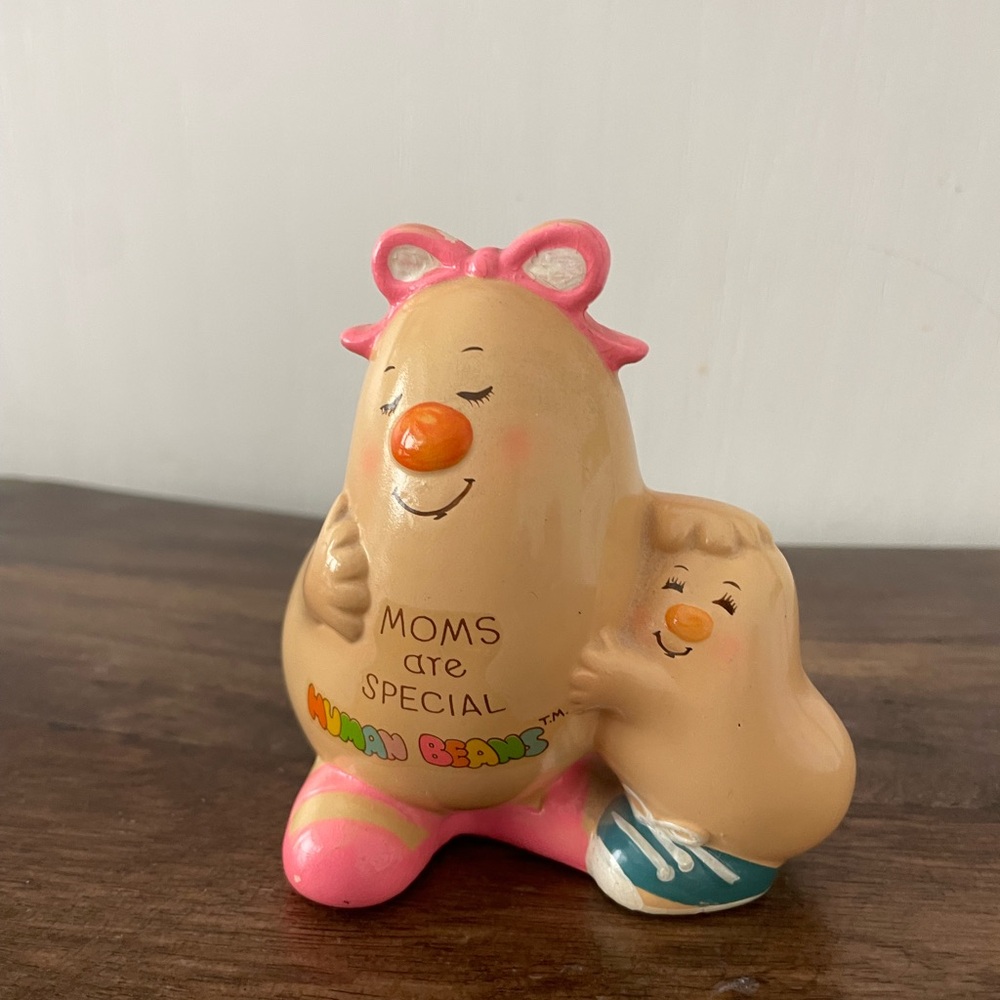 Vintage 1981 'Mom's are special Human Beans' Ceramic Human Bean